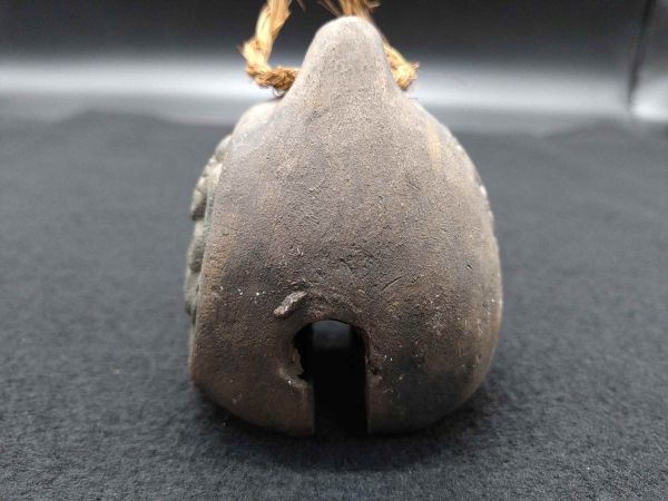 Vintage Earthen Bell Shrine Folk Art Amulet, 7.5cm x 5.8cm Used | Japanpricenet