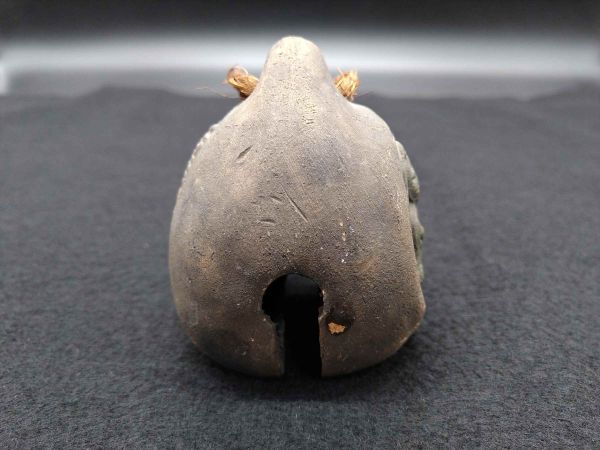 Vintage Earthen Bell Shrine Folk Art Amulet, 7.5cm x 5.8cm Used | Japanpricenet