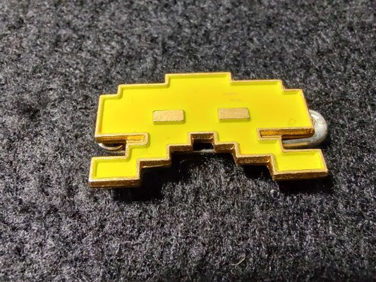 Invader Pin Badge Yellow Retro Toy Game Character Collectible Used | Japanpricenet