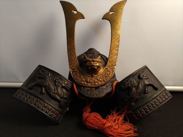 Iron Helmet May Doll Retro Figurine Interior Decoration Used | Japanpricenet